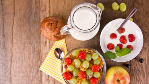 Grandi colazioni e cene leggere, la strategia per il controllo glicemico