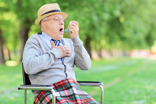 Asma: il rischio di fallimento della terapia aumenta con l’età