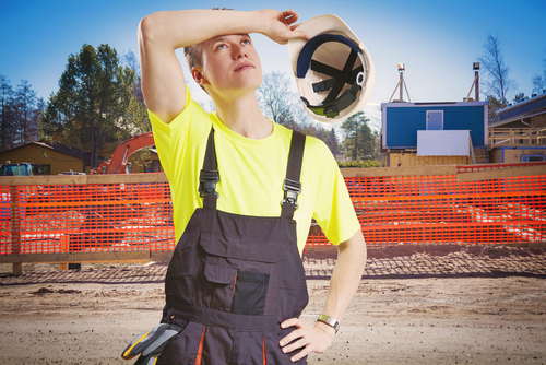 Lavoratori all’aperto: esposizione alla radiazione solare e rischi per la pelle