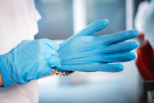 Fda: guanti chirurgici messi al bando, provocano allergie