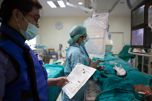 Sostituzione transcatetere della valvola aortica: bene anche a novanta anni