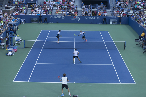 Gli sport con la racchetta possono peggiorare l’artrosi al ginocchio