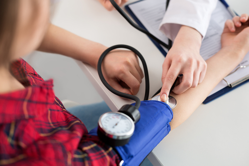 Demenza: l’ipotensione ortostatica aumenta il rischio