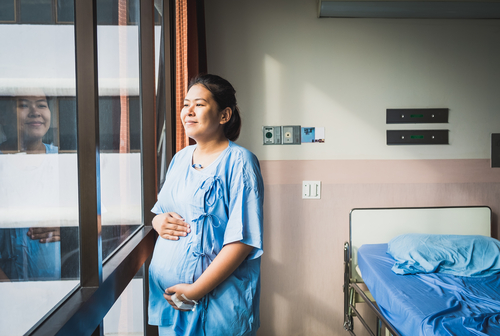 Rapporto Cedap 2023. Il 90,1% delle donne partorisce nelle strutture pubbliche ed equiparate. Cesareo per il 30,3% dei parti