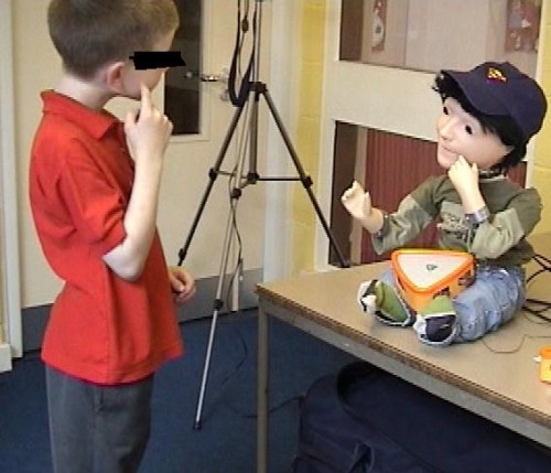 Autismo: il primo robot interattivo compie dieci anni. Presto in tutte le scuole UK