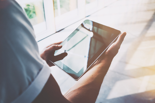 Tumori colorettali: intervento basato sull’iPad raddoppia tassi di screening