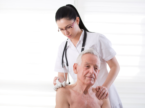 Chirurgia: per alleviare dolore post intervento, efficaci massaggio e analgesico