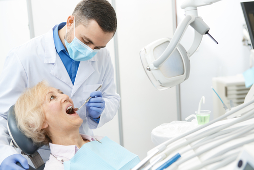 Utilizzo e potenziale di cementi ossei nel posizionamento immediato di impianti dentali