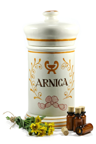 Arnica montana nel post-chirurgico: una review ne analizza le opportunità di utilizzo