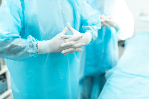 Infezioni del sito chirurgico: inutili giacchetti peri-operatori usa e getta