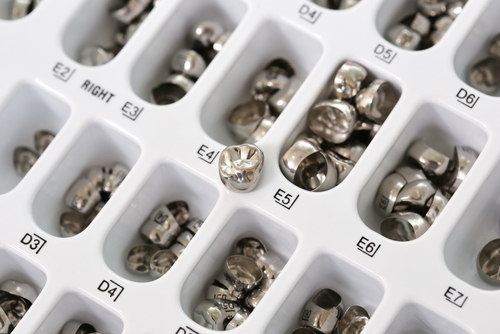 Corone implantari in zirconia: una nuova interfaccia impianto-corona