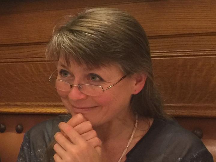 Chirurgia e terapia ormonale: qual è la migliore opzione per le donne anziane con tumore al seno?