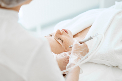 Congresso SIDeMaST. Peeling al viso: da trattamento estetico a rimedio contro condizioni precancerose della pelle e fotoinvecchiamento