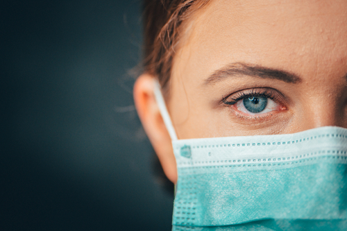 Obbligo mascherina in ospedale via tra due settimane? Scienziati divisi