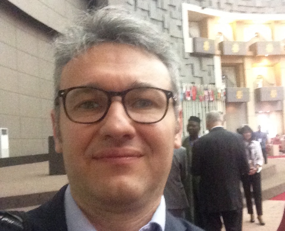 Una risposta ai dubbi di Peter Doshi sui vaccini contro il Covid-19: intervista a Marco Cavaleri