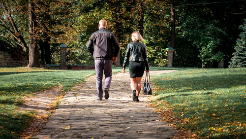 Camminare nel verde aiuta a ridurre lo stress