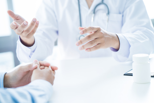 Fattori psicologici e risultati della terapia del cancro della testa e del collo