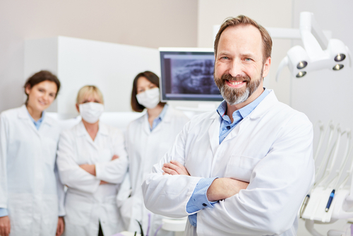 Resistenza alla frattura: sigilli apicali di diversi materiali e spessori