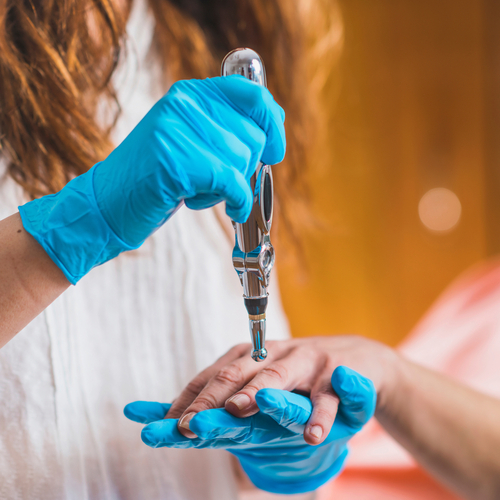 Artrite reumatoide: l’agopuntura laser da remoto apporta benefici