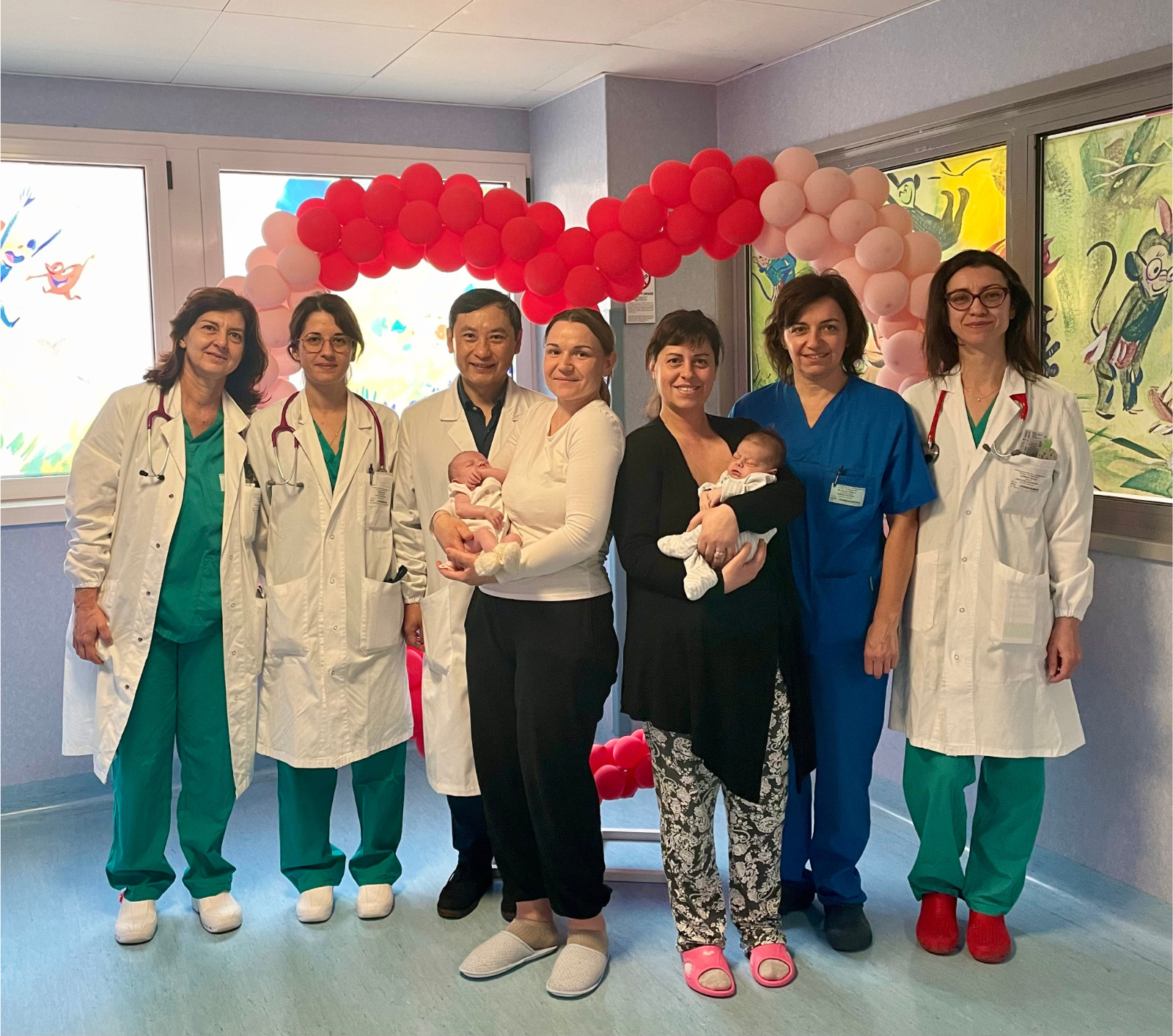 Nascono lo stesso giorno con la stessa cardiopatia congenita rara, salvati due neonati