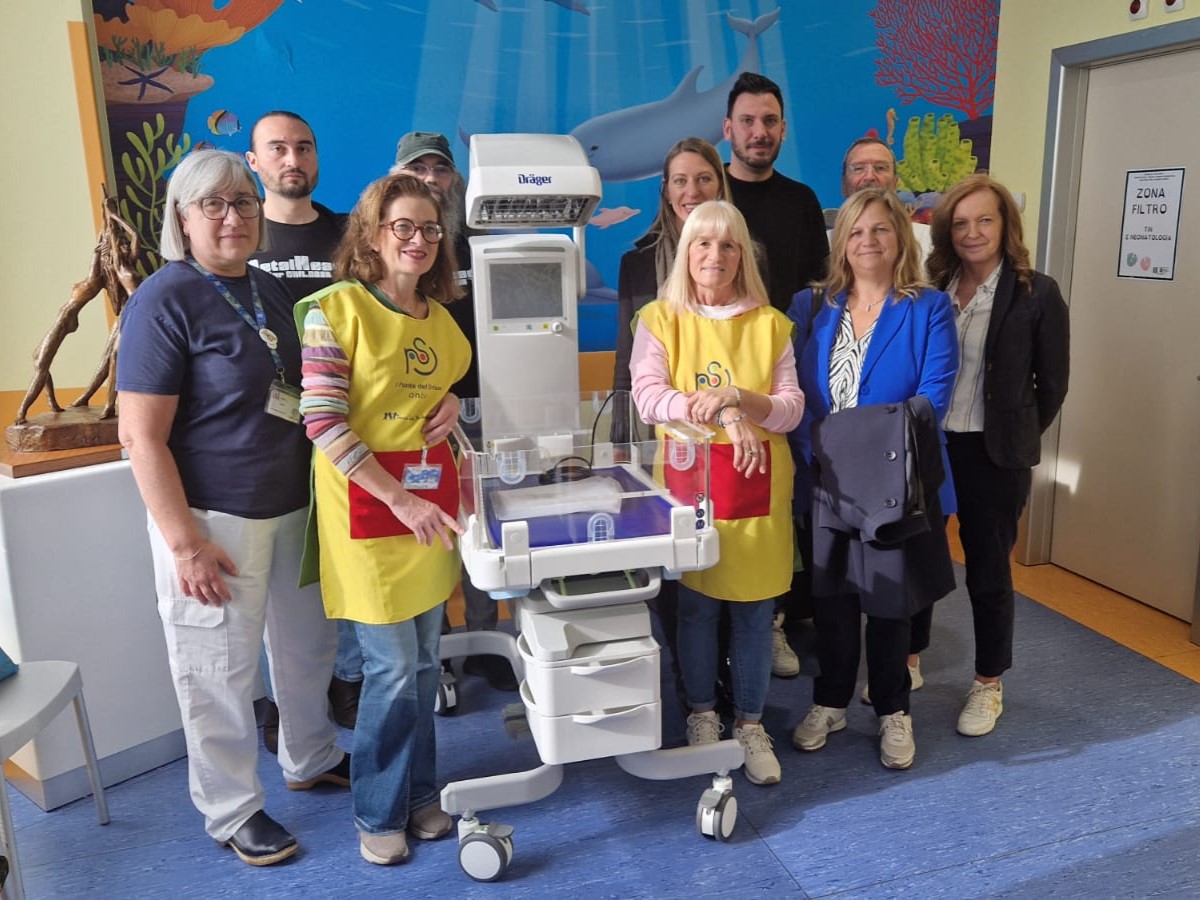 Un lettino di rianimazione del valore di 16 mila euro donato a TIN